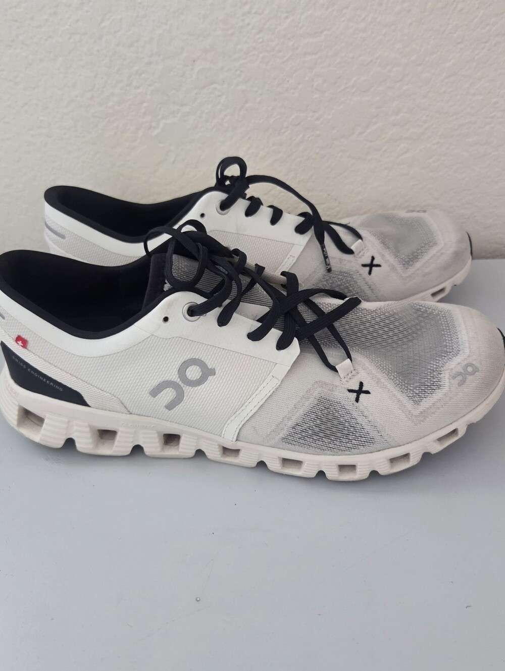 On  Cloud White/Black Lightweight Running Shoes Women's Size 10